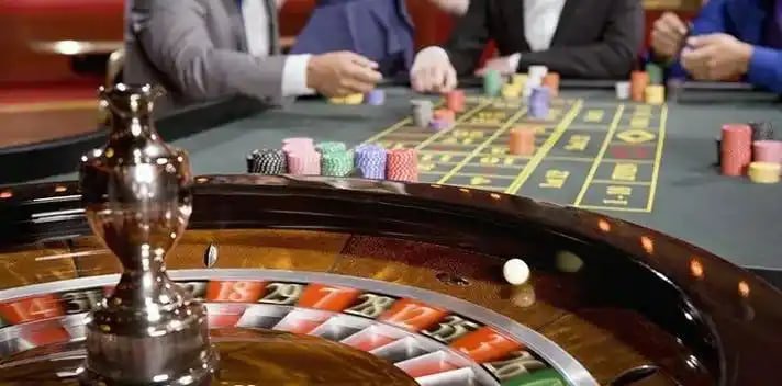 Slots Reel Spin Free Spin Feature ဖြင့် Bonus ရရှိသည့် မြင်ကွင်း
